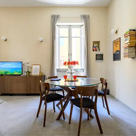 Apartment In Donizetti Numero 5 *